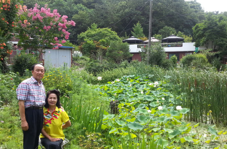 안물안 둥지에서 다정한 부부