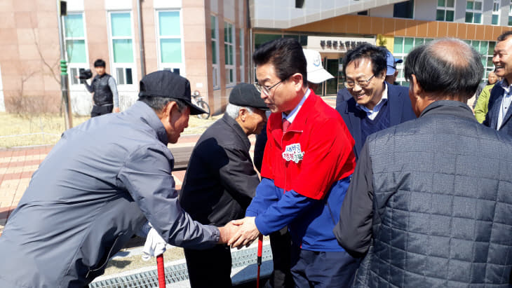 지사 노인ㅂ족지회관 방문