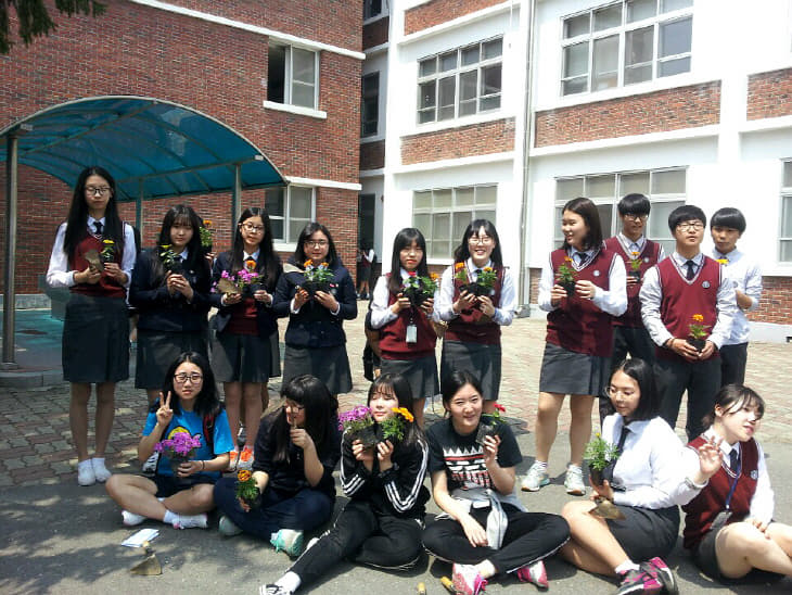 사본 -학생4-H 꽃묘지원 단체 사진 (1) (1)