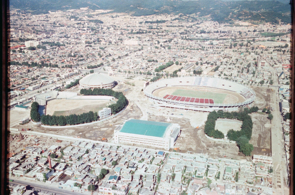 1980--_8