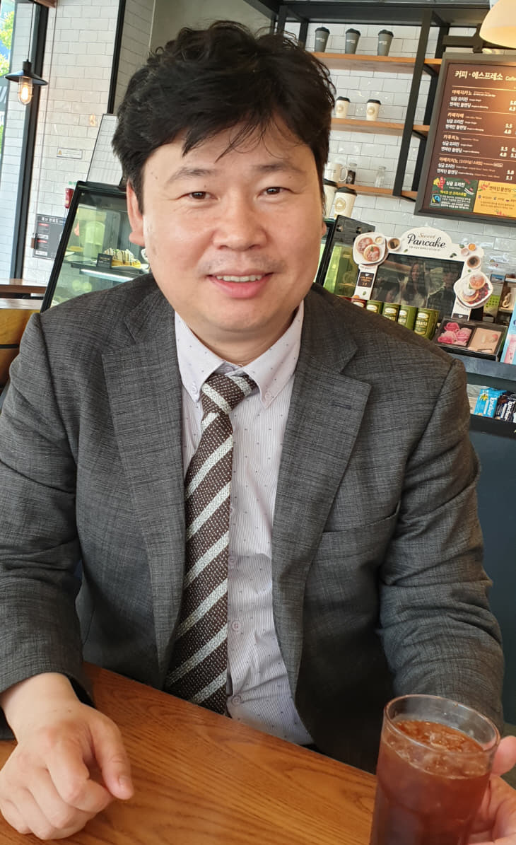 김동석1