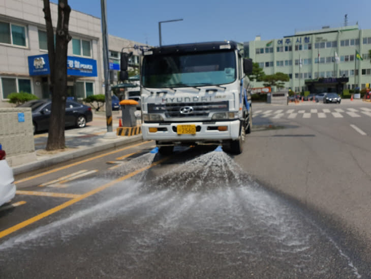 01_여주시, 폭염 대응 도로변 살수차량 운행