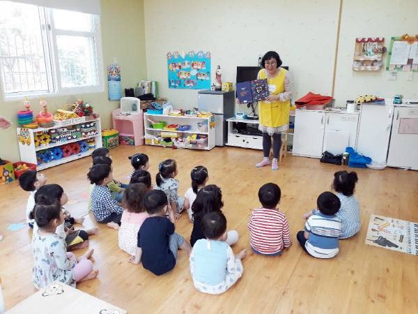 찾아가는 책 읽어주기 사업 큰 호응 얻어 1