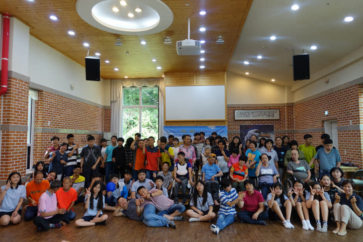 5-7.15(월)정안중 보도자료 사진-교내 가시고기 봉사단