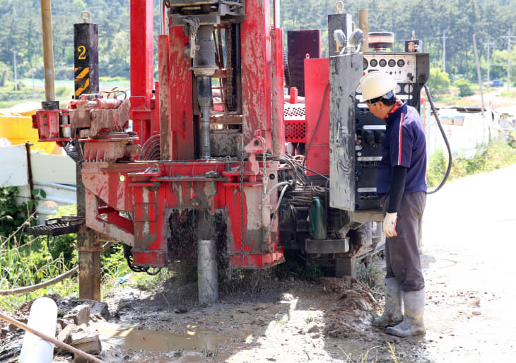 관정 시추 작업 (1)