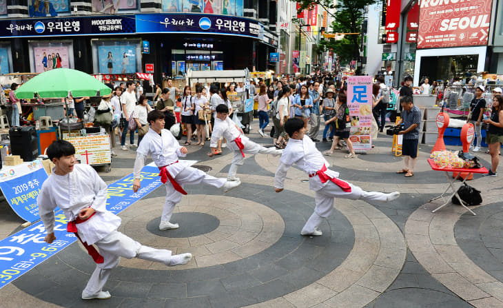 19-0813-3-무예 게릴라시연(명동)- (2)