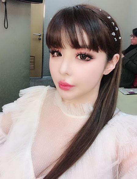 박봄