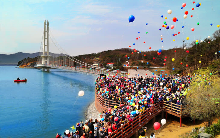 예당호 출렁다리 200만 돌파01