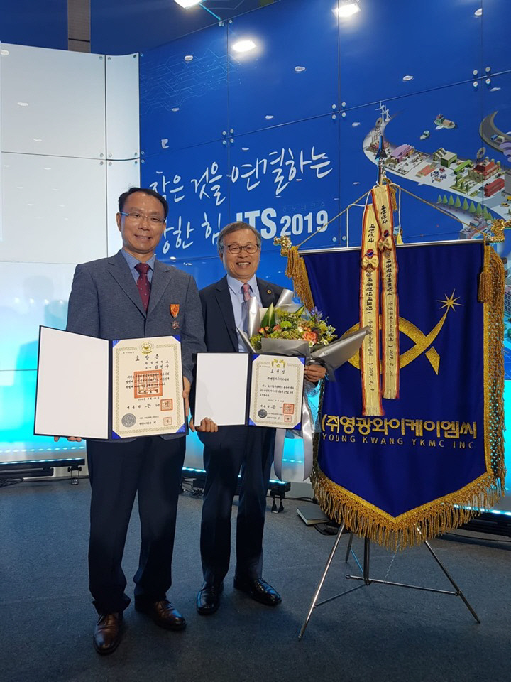사진(좌, 한밭대 김진수교수, 우 (주)영광와이케이엠씨