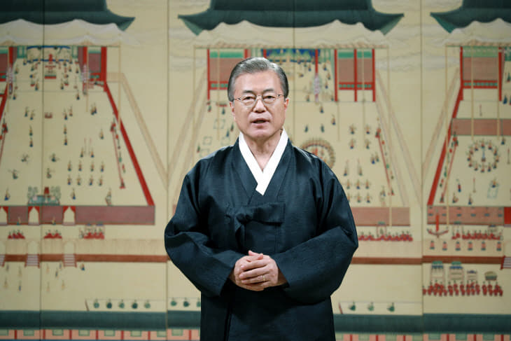 추석인사 전하는 문 대통령<YONHAP NO-1886>
