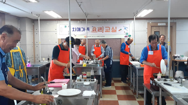사본 -치매가족 요리교실 실습 사진 (1)
