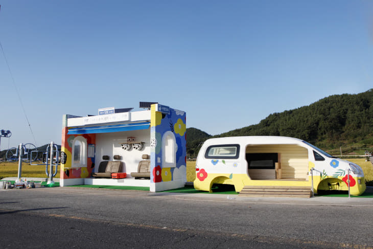 서천, 현대모터클럽 봉사단이 화양면에 설치한 버스정류장
