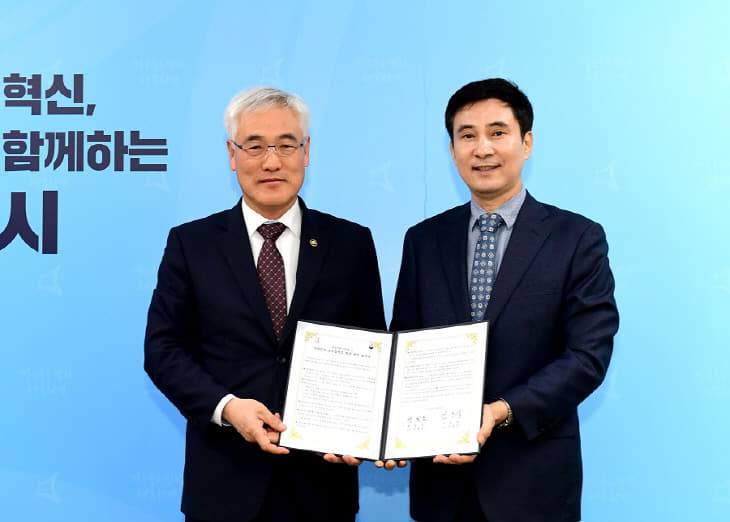 화성시와 기상청 업무협약 체결 기념촬영 모습.왼쪽부터 김종석