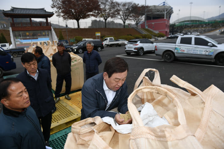 황선봉 군수가 공공비축미 매입현장점검