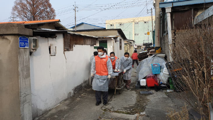코레일유통 충청본부 연탄봉사 (3)