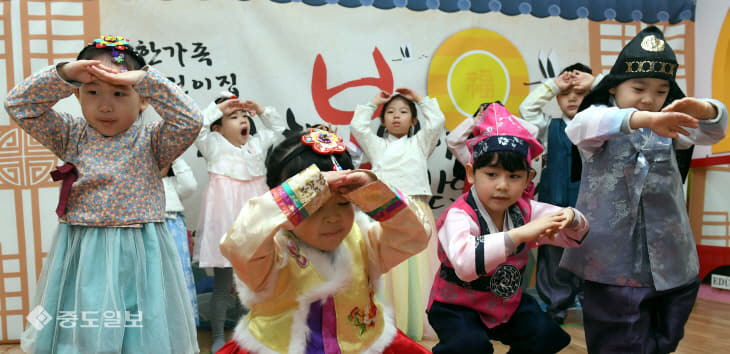20200122-세배하는 아이들1