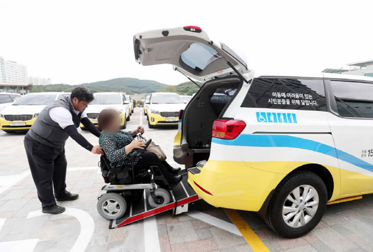 용인시_교통약지_특별교통수단_차량_전달식5