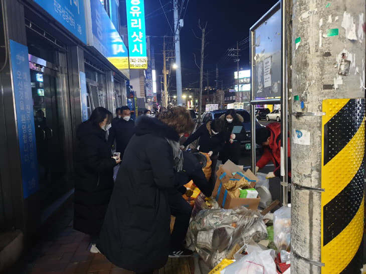 0219 진주시 올해 첫 쓰레기불법투기 야간 합동 단속 (2)