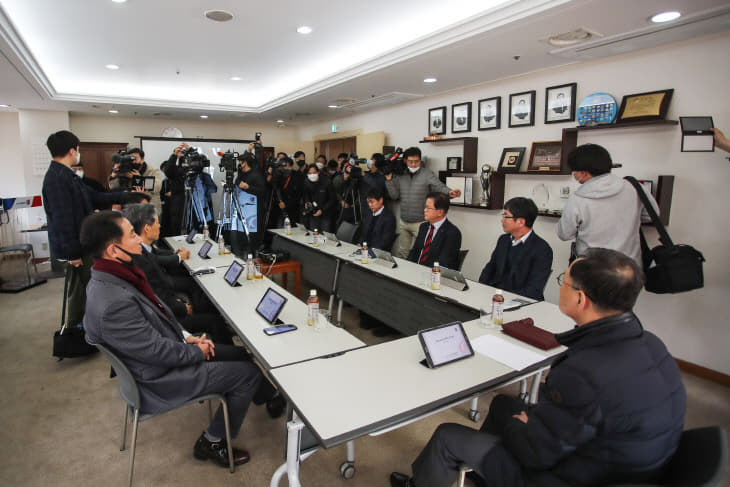 2월 24일 긴급이사회