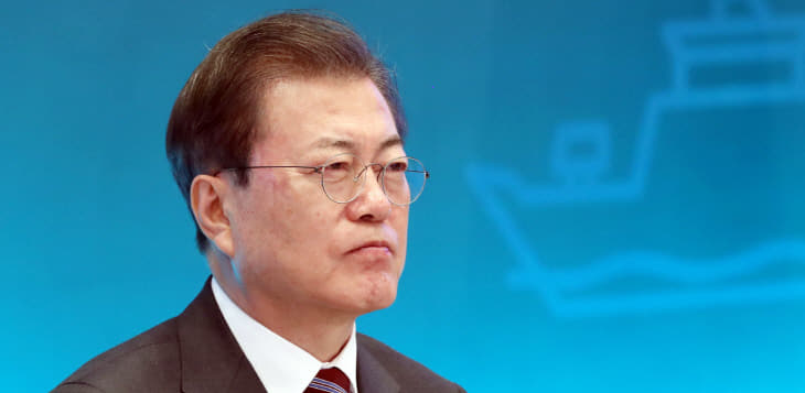 업무보고 받는 문 대통령<YONHAP NO-5100>