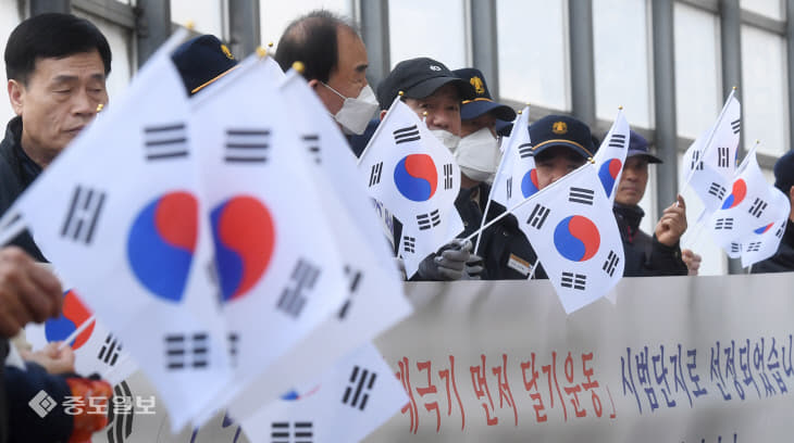 20200227-버드내 태극기 게양4