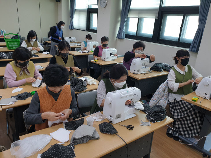 사진1-1) 수제마스크 제작 사진