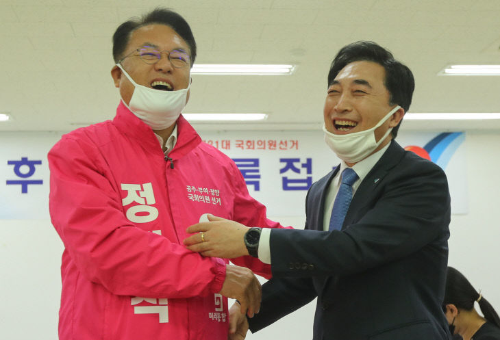 박수현,정진석 '공명선거 합시다 !'<YONHAP NO-2336>