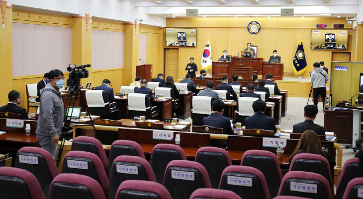200402 서산시의회, 코로나19 지역경제 위기극복에 온힘(사진1)