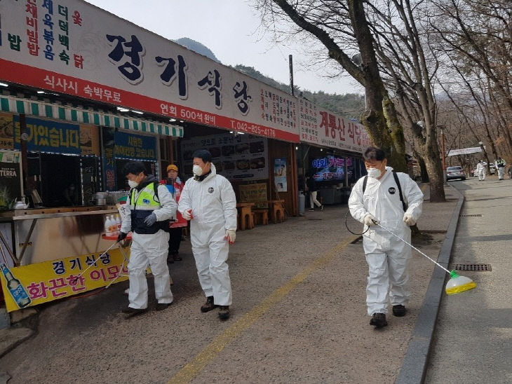 동학사 인근 마을주민 자체 방역 사진 (2)