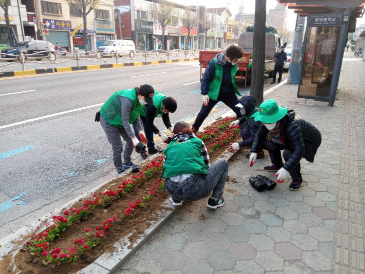 200408 교현2동새마을 도로변 꽃길 조성1