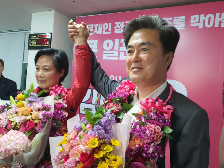 김태흠