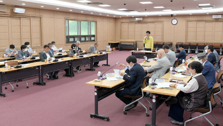 공주시지 편찬위원회 회의 사진 (1)