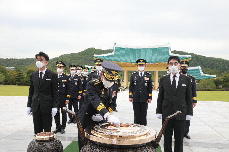 (060201) 대전경찰청, 현충일 맞아 국립대전현충원 참배 (3)