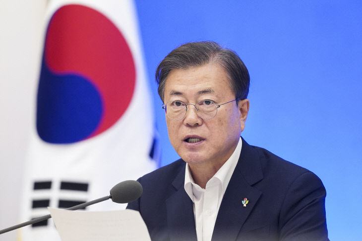 발언하는 문 대통령<YONHAP NO-5215>