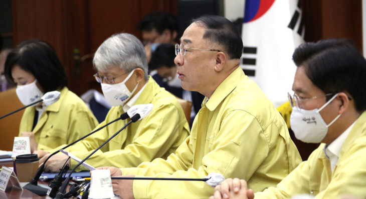 발언하는 홍남기 부총리<YONHAP NO-2594>