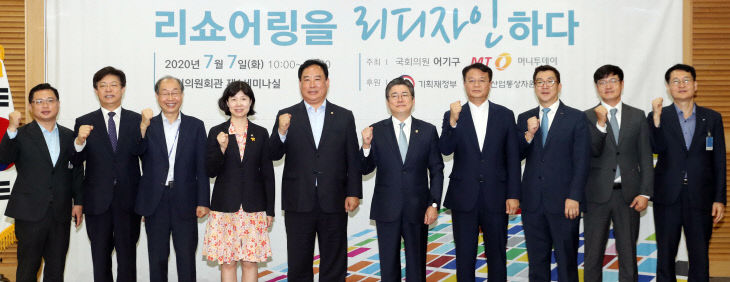 유환익 전국경제인연합회 기업정책실장, 맹수석