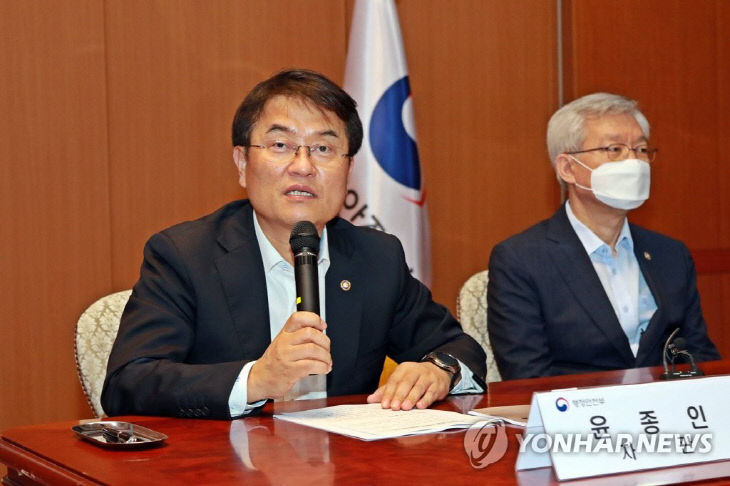 윤종인 차관