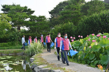 2. 박정현 부여군수 궁남지 환경정비 장면 (1)