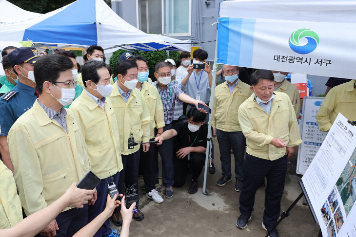 (사진보도)정세균 국무총리, 집중호우 피해현장 점검 (2)
