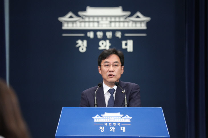 노영민 비서실장·청와대 수석 전원 사의표명<YONHAP NO-3922>