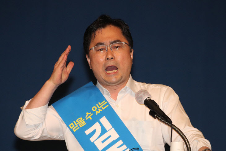 지지 호소하는 김종민 최고위원 후보<YONHAP NO-3223>