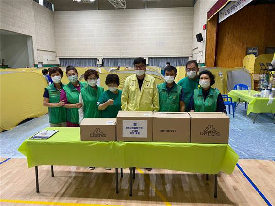 04-5-1 삼성면 새마을협의회 및 부녀회 양말 600켤레