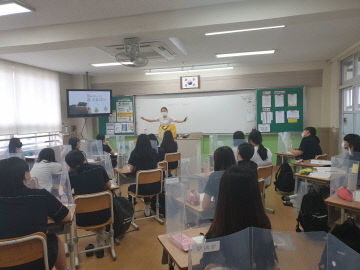 사진자료(온양여자중학교, 교과 진로 캠프 운영) (2)