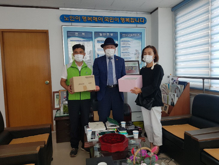 천안시자원봉사센터, 천안노인회에 마스크 걸이 200개 전달