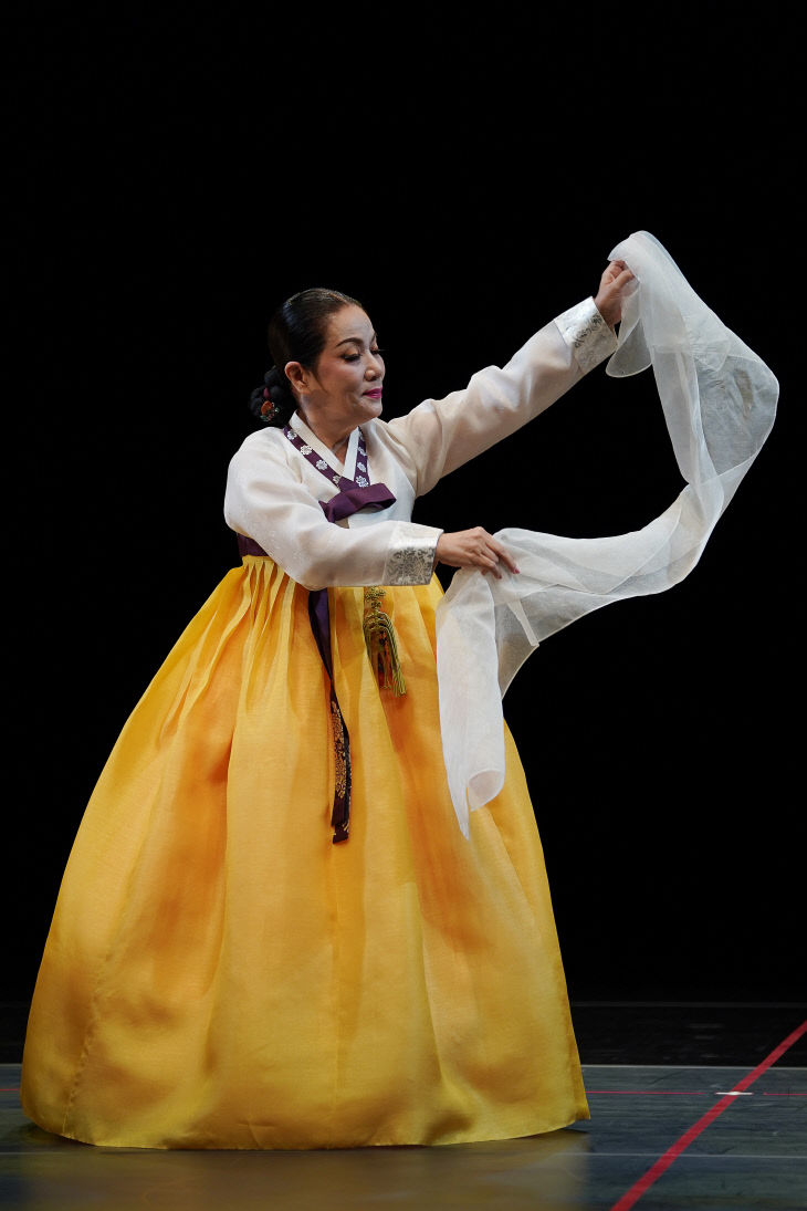 윤덕경의 수건춤