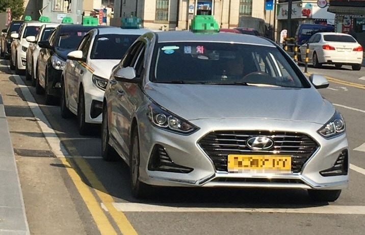 보도자료03_관내에서 운행하는 택시들