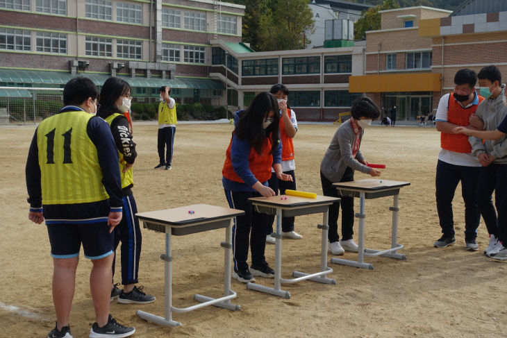 체육대회1(전통놀이 중 사제동행 공기놀이)(1)