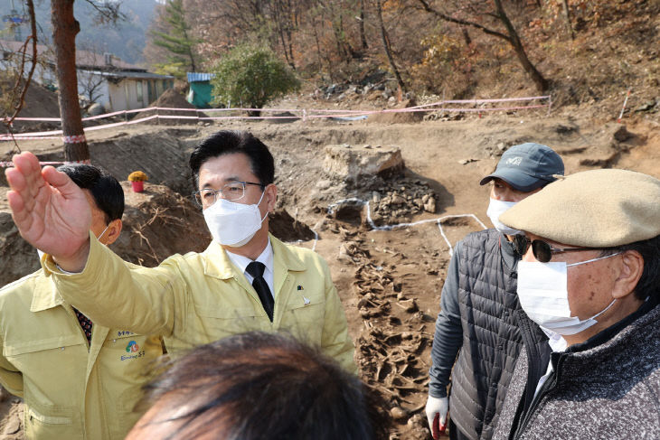 허태정 시장, 산내 곤룡골 유해발굴 현장점검 (3)