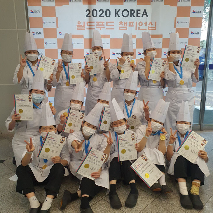 대회출전 학생 수상사진