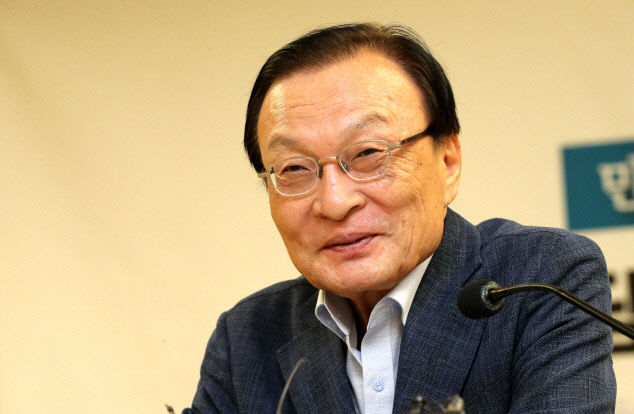 이해찬 웃는 사진